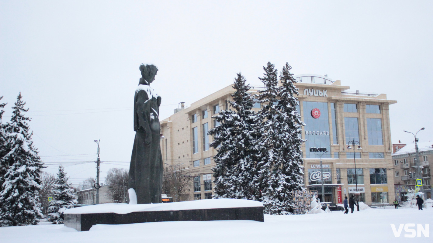 Луцьк після тижня снігопадів: фоторепортаж із засніжених вулиць міста