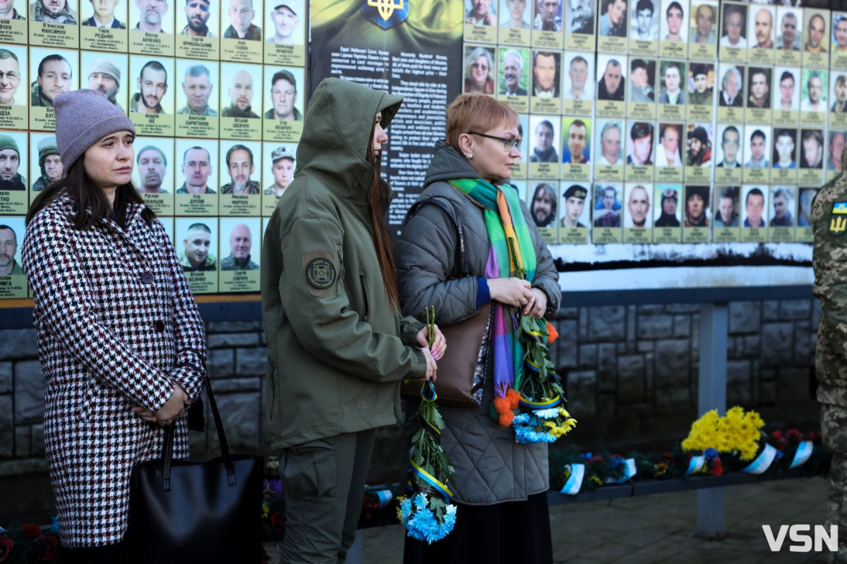 Пішов у бій, як справжній командир: прощання з Героєм у Луцьку. Фото