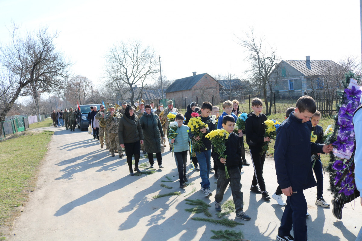 З перших днів вторгнення захищав Батьківщину: на Волині попрощалися з Героєм Василем Івановим
