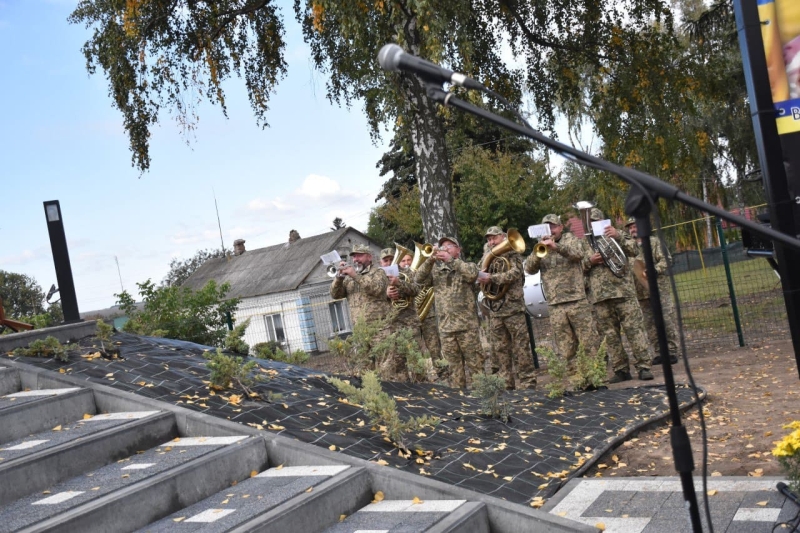 Пам’ять поколінь: на Волині відкрили меморіал загиблим у війнах односельчанам та Алею Слави
