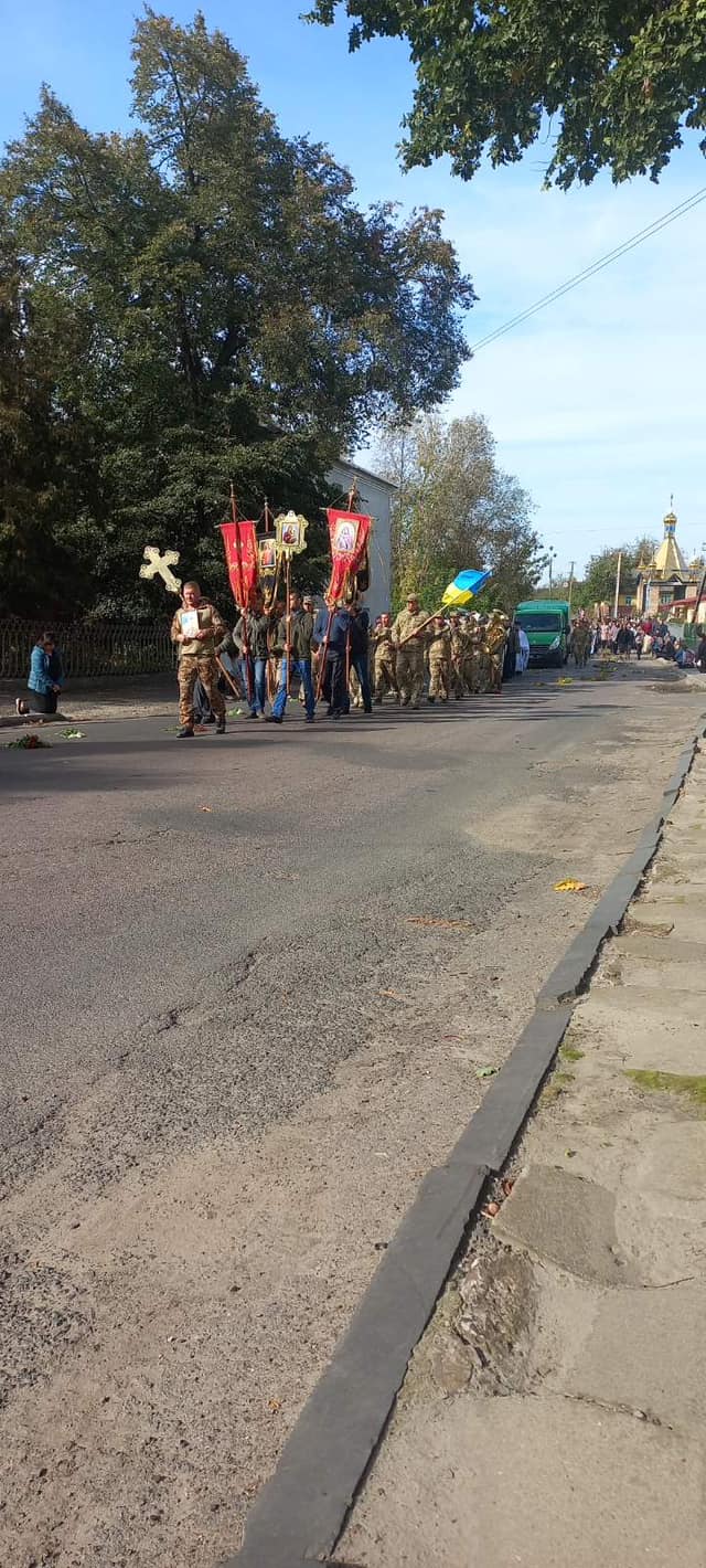 Помер на бойових позиціях: на Волині провели в останню дорогу захисника Олександра Юзвика