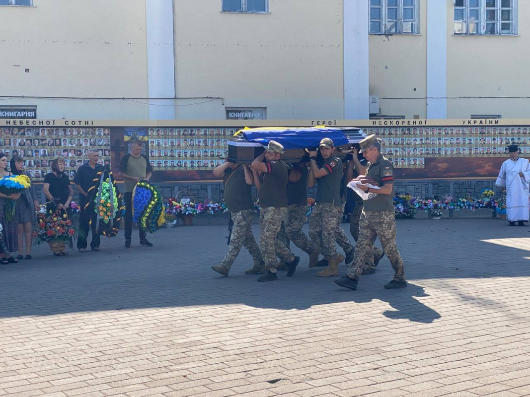 Загинув у 33 річницю Незалежності України: на Волині попрощалися із Героєм Андрієм Саком