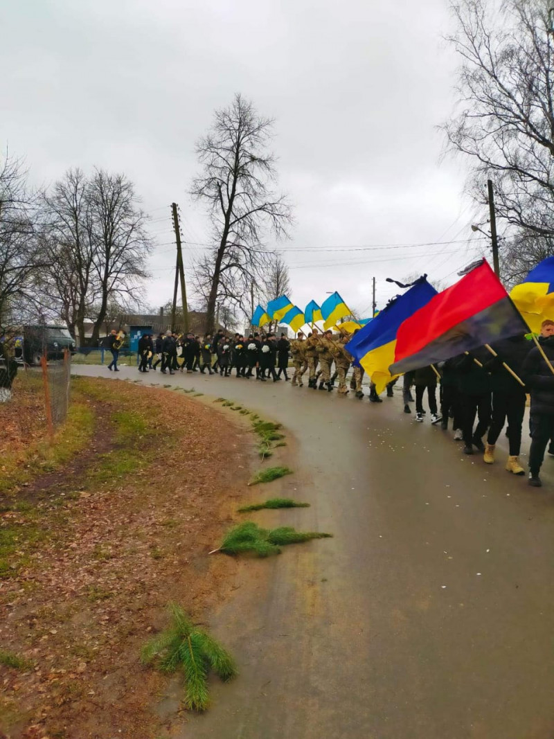 Без чоловіка залишилася дружина і двоє маленьких дітей: на Волині попрощалися із загиблим Героєм Дем’яном Клейзуном