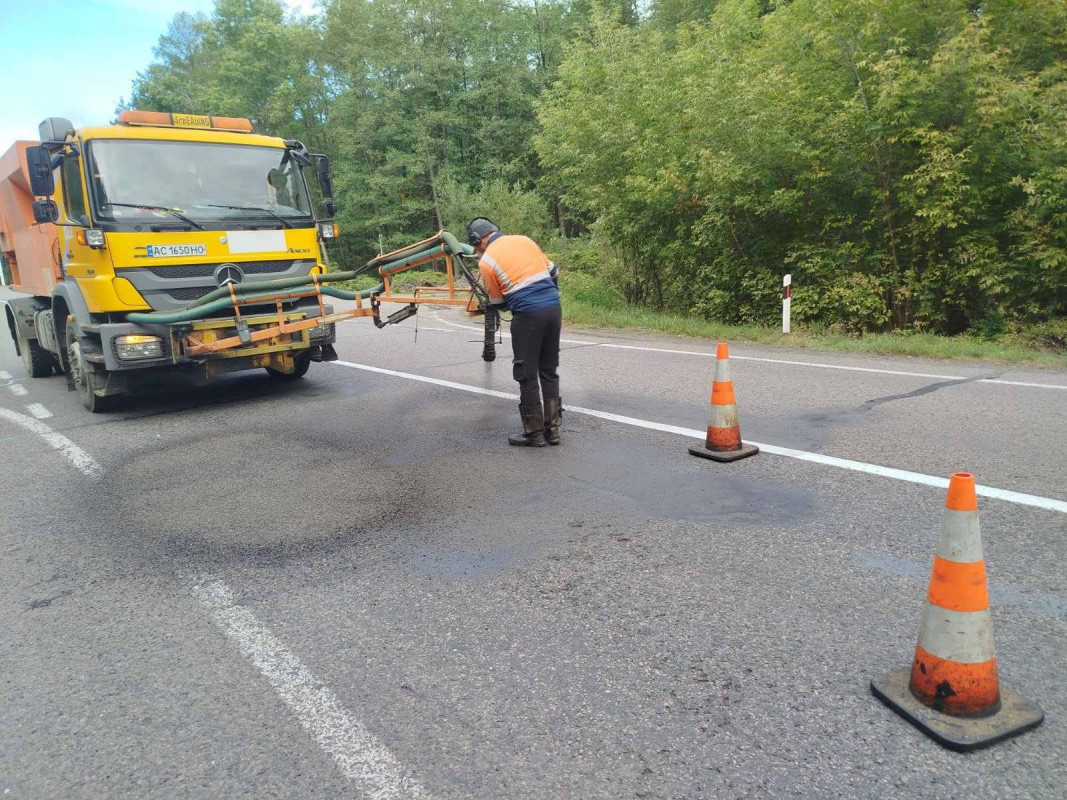 На Волині ремонтують дорогу до польського кордону: що варто знати водіям
