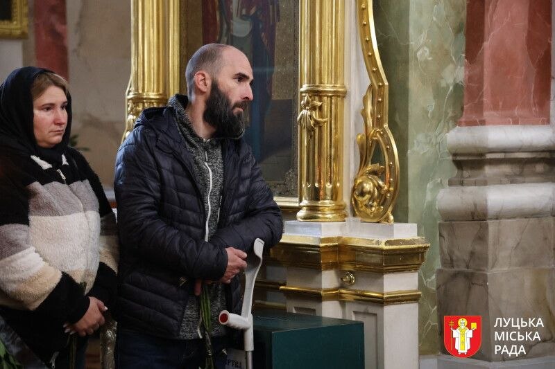 Залишилися мама, брати та син: у Луцьку провели в останню дорогу Героя Євгена Писаренка