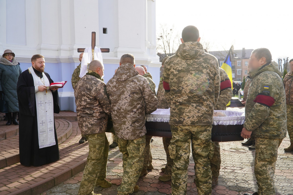 Наслідки поранення не пройшли безслідно: на Волині попрощались з Героєм Володимиром Воробйовим