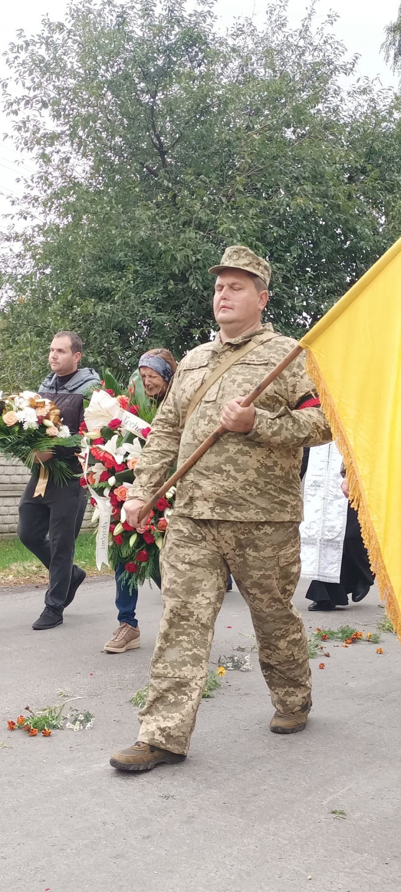 Лишилися дружина, три дочки та два сини: на Волині попрощались із Героєм Сергієм Климчуком