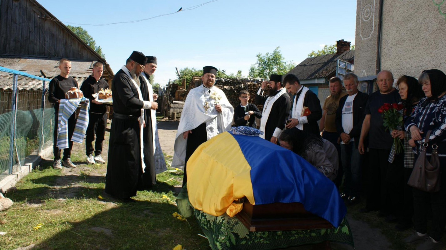 Назавжди 29: на Волині провели в останню дорогу захисника Анатолія Радчука