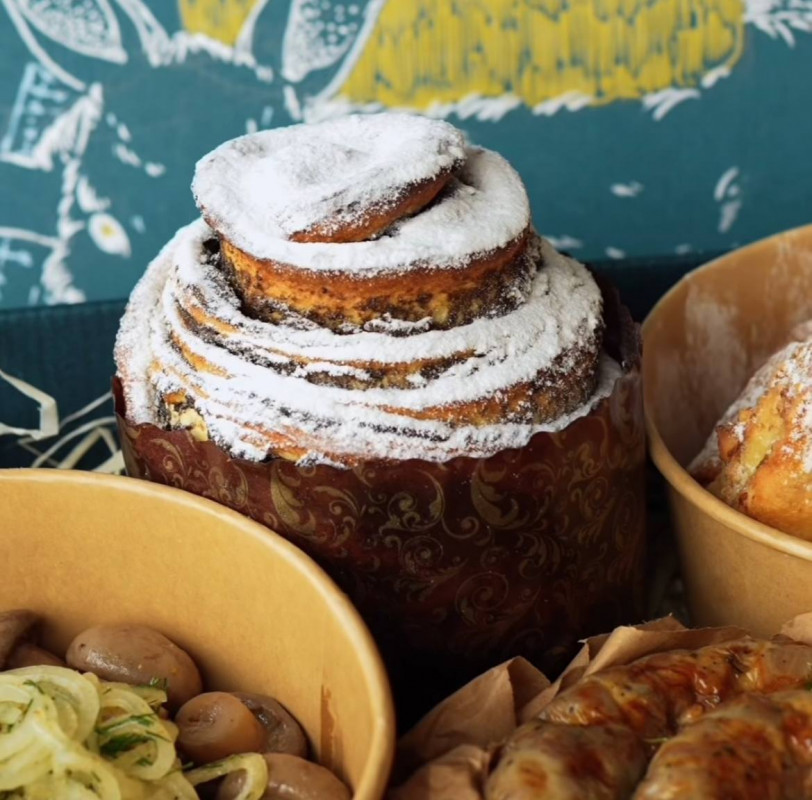 Скільки коштують великодні страви у Луцьку: готові набори, які пропонують ресторани міста