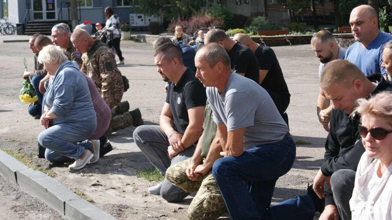 Повернувся додому після майже дворічної невідомості: Рожищенська громада зустріла «на щиті» Героя Віталія Козла. Фото