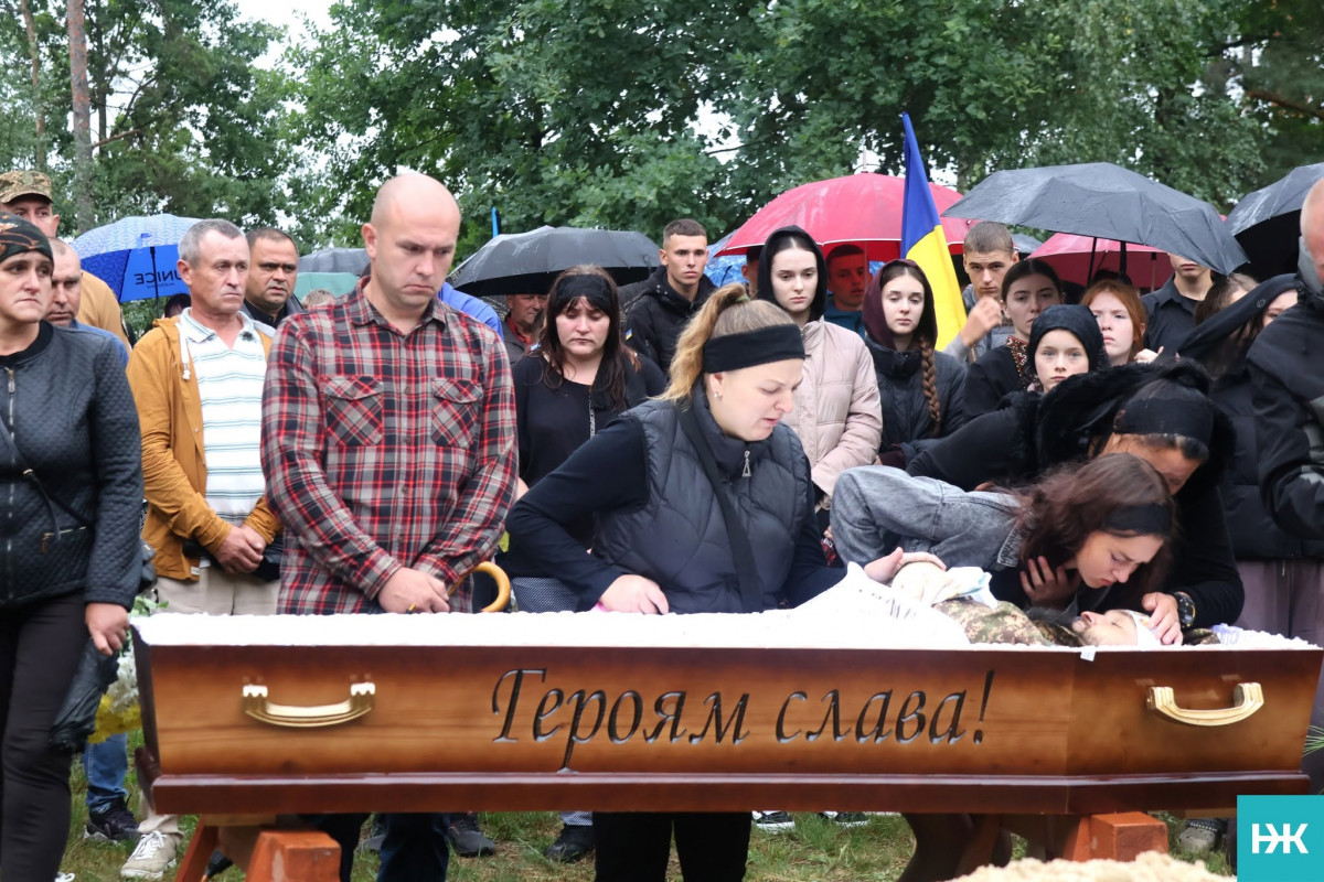 На Волині попрощалися із захисником Сергієм Клапінським, життя якого трагічно обірвала ДТП