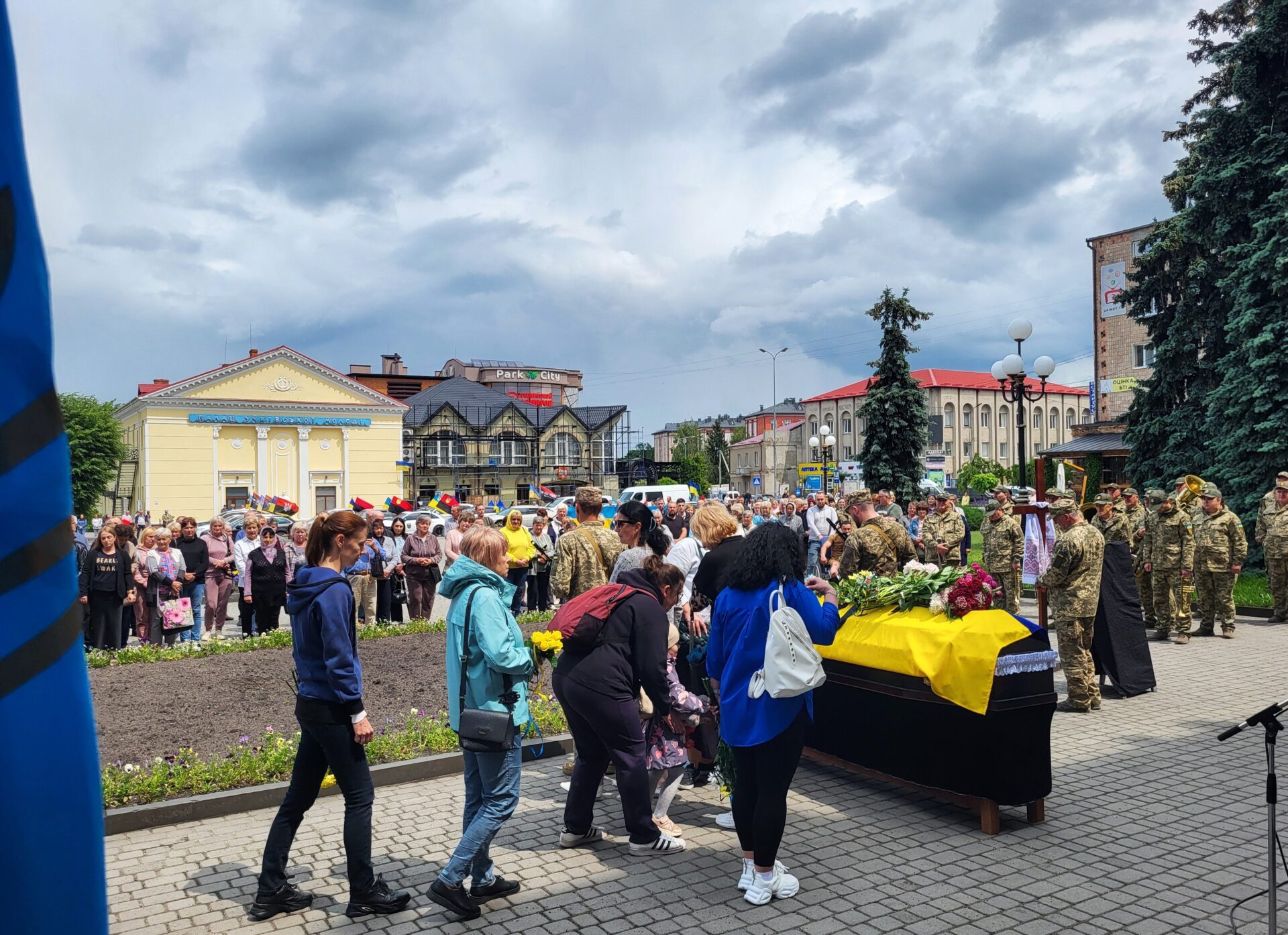 «Вірили до останнього»: на Волині попрощалися з Романом Набієвим, який рік вважався зниклим безвісти