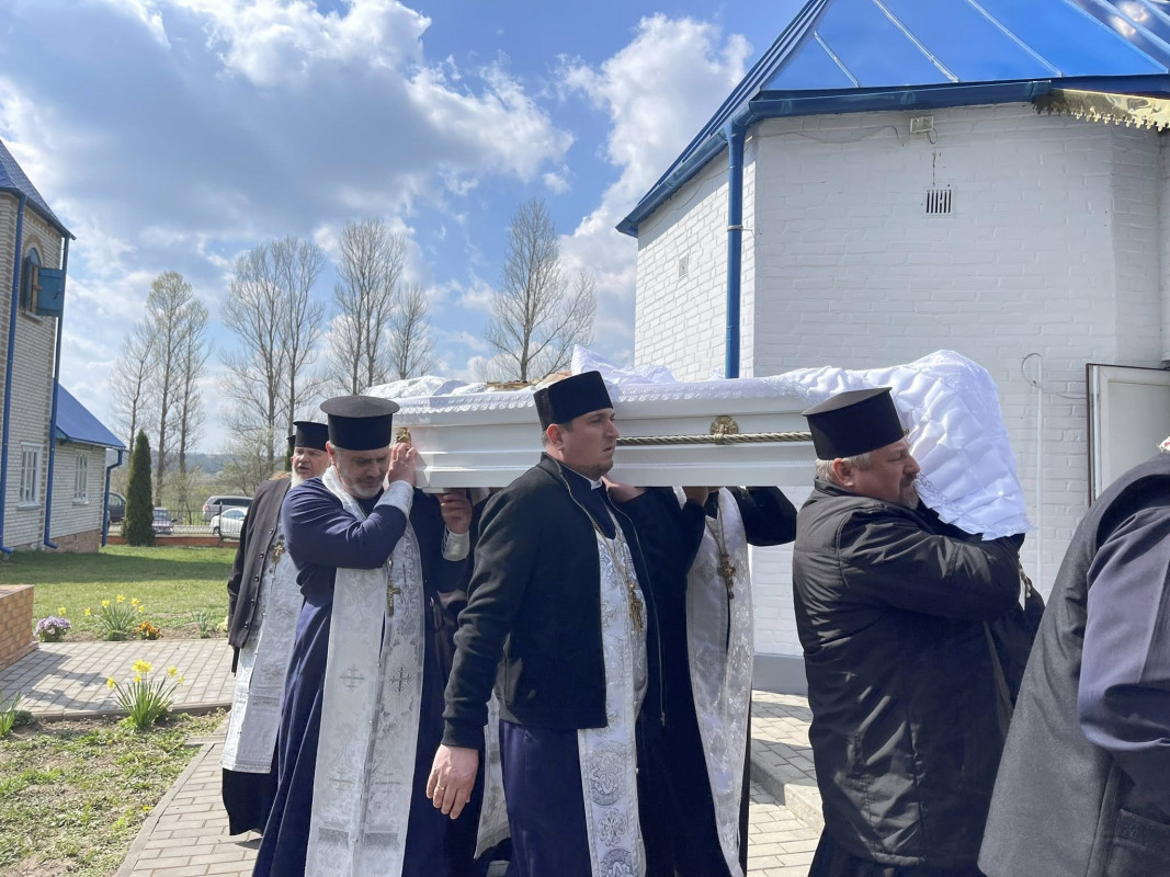 На Волині провели в останню путь священника Володимира Лапінського