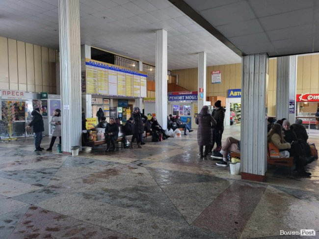 Скандал у Луцьку: за перебування в залі очікування автостанції беруть гроші