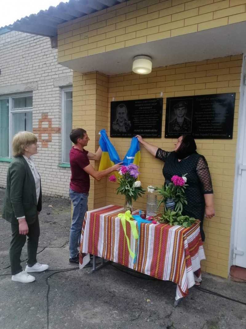 Помер у лікарні внаслідок отриманих поранень: на Волині відкрили меморіальну дошку Герою Олександру Оніщуку