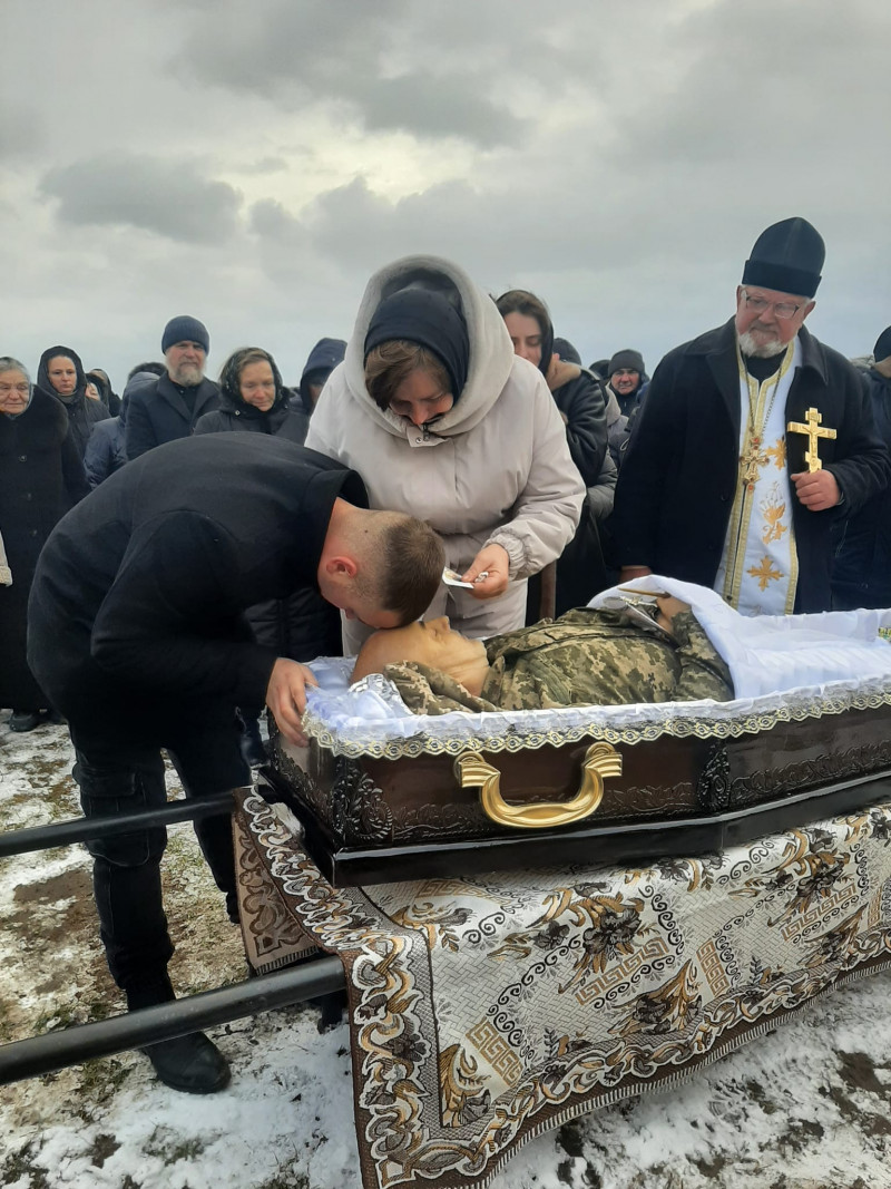 Придбав нову форму, щоб повернутися на фронт, але у ній його довелося ховати: історія Героя з Волині