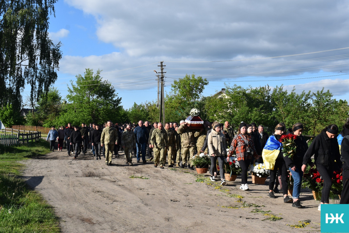 Трагічні Великодні свята: на Волині попрощалися із молодим Героєм Русланом Литвинчуком