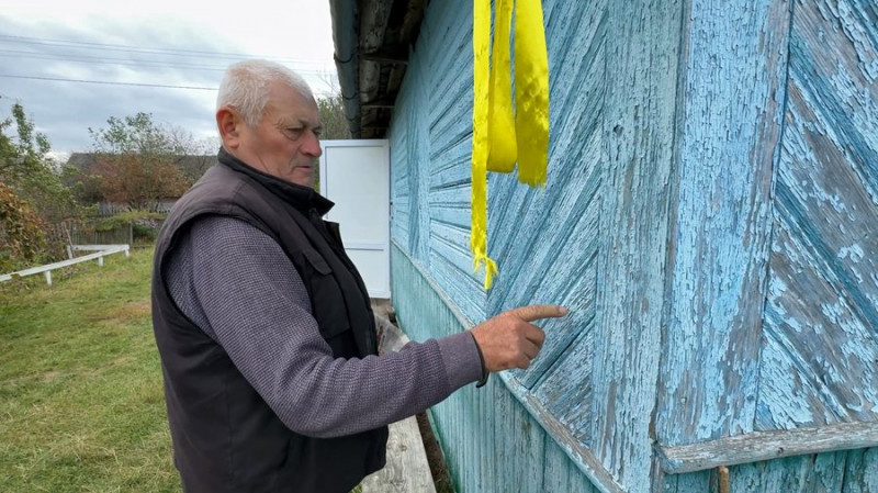 Будинок із дров та глини: волинянин уже 36 років живе в хаті, яку звів власноруч