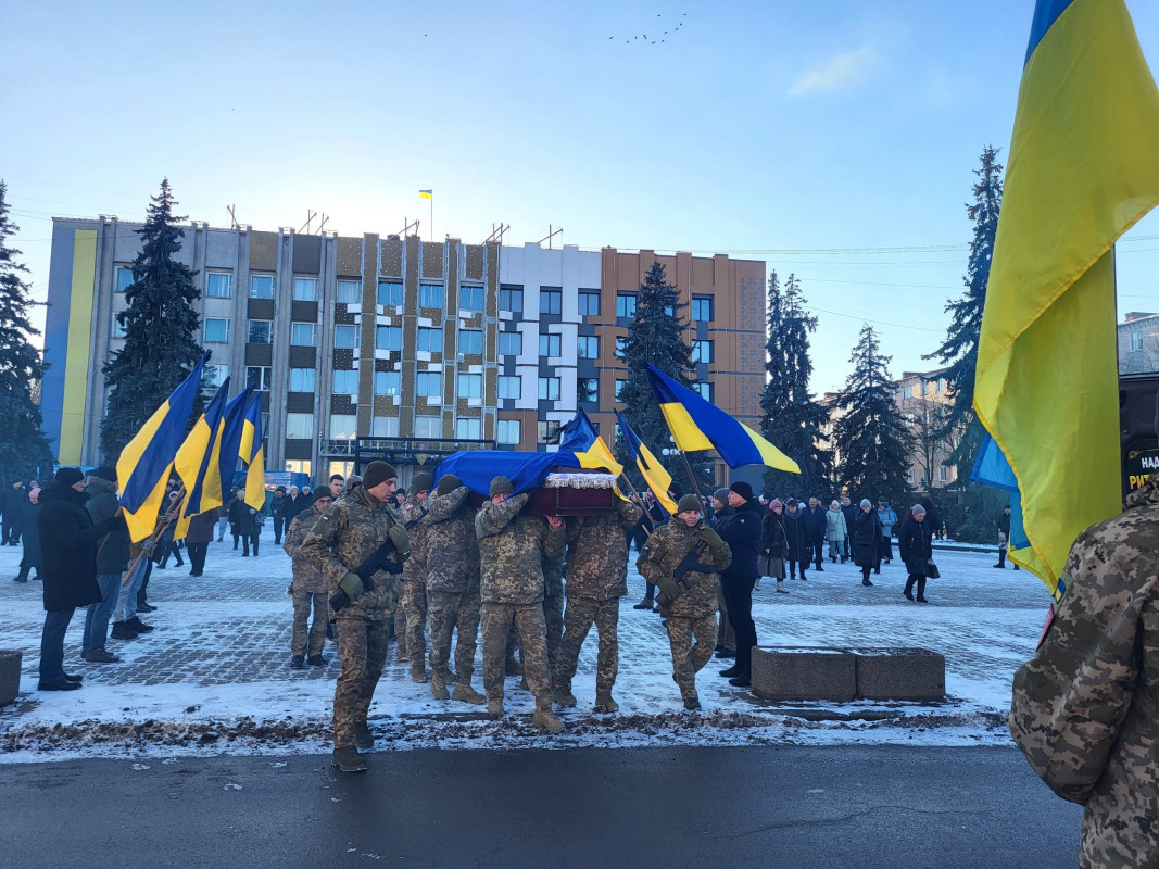 Загибель підтвердила ДНК-експертиза майже через 14 місяців: на Волині поховали Героя Романа Ющенка