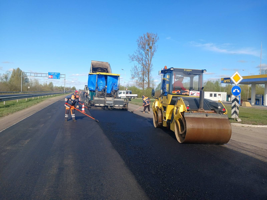 На Волині ремонтують дороги: де водіям варто очікувати затори через роботи