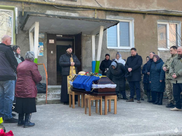 У Нововолинську попрощалися із загиблим Героєм Романом Марценюком