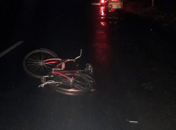 У селі біля Луцька водій наїхав на велосипедистку та втік з місця ДТП