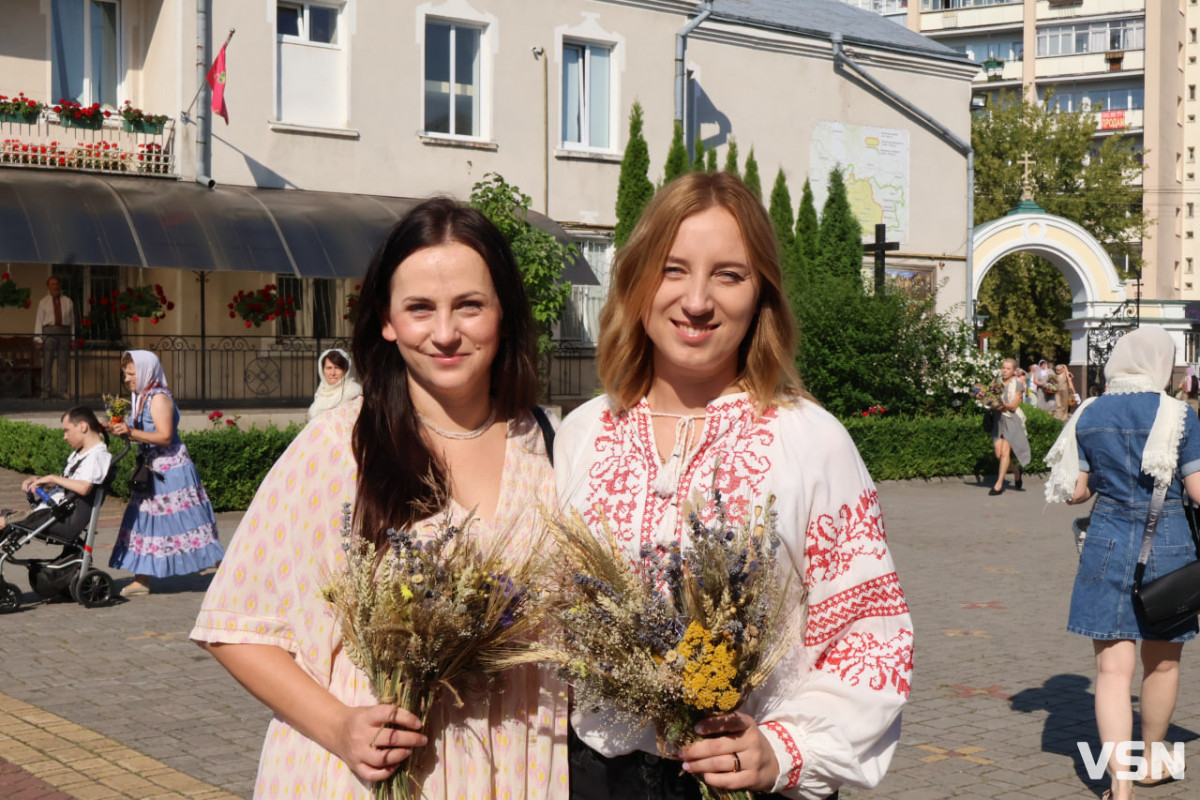 «Душа покликала до храму»: як лучани відзначили Медовий Спас