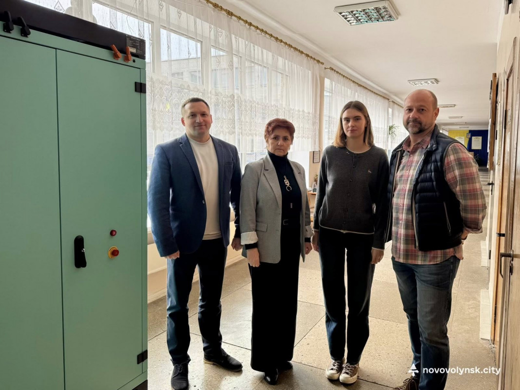 У Нововолинському ліцеї встановлюють сонячні панелі вартістю понад 121 тисяча євро