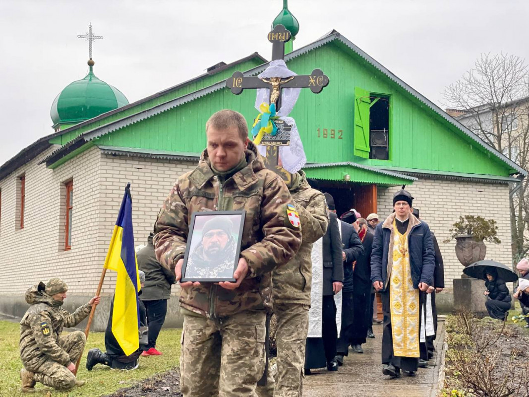 Важке поранення забрало життя ще одного Героя: на Волині в останню дорогу провели Артема Поліщука