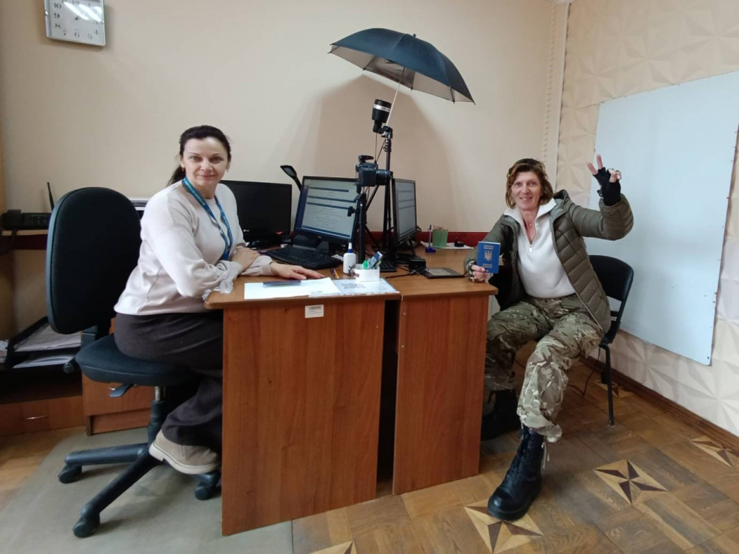 «Сивію, плачу, але плету сітки»: волинянка виховує сімох дітей і щодня допомагає фронту