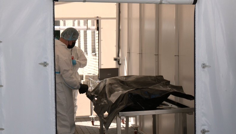 «День починається з трагедії»: лучанин понад 20 років працює судмедекспертом