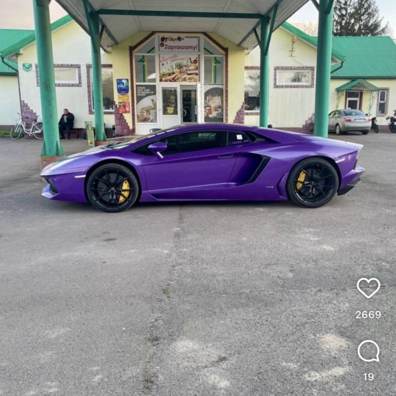 Митники Волині виявили незаконне користування елітним авто на «євробляхах»