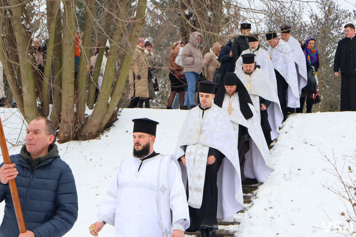 Як у Луцьку освячували воду на річці Стир. Фоторепортаж