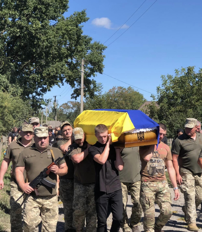 Не встиг створити власну сім’ю: на Волині попрощались з 20-річним Героєм Андрієм Рабенком