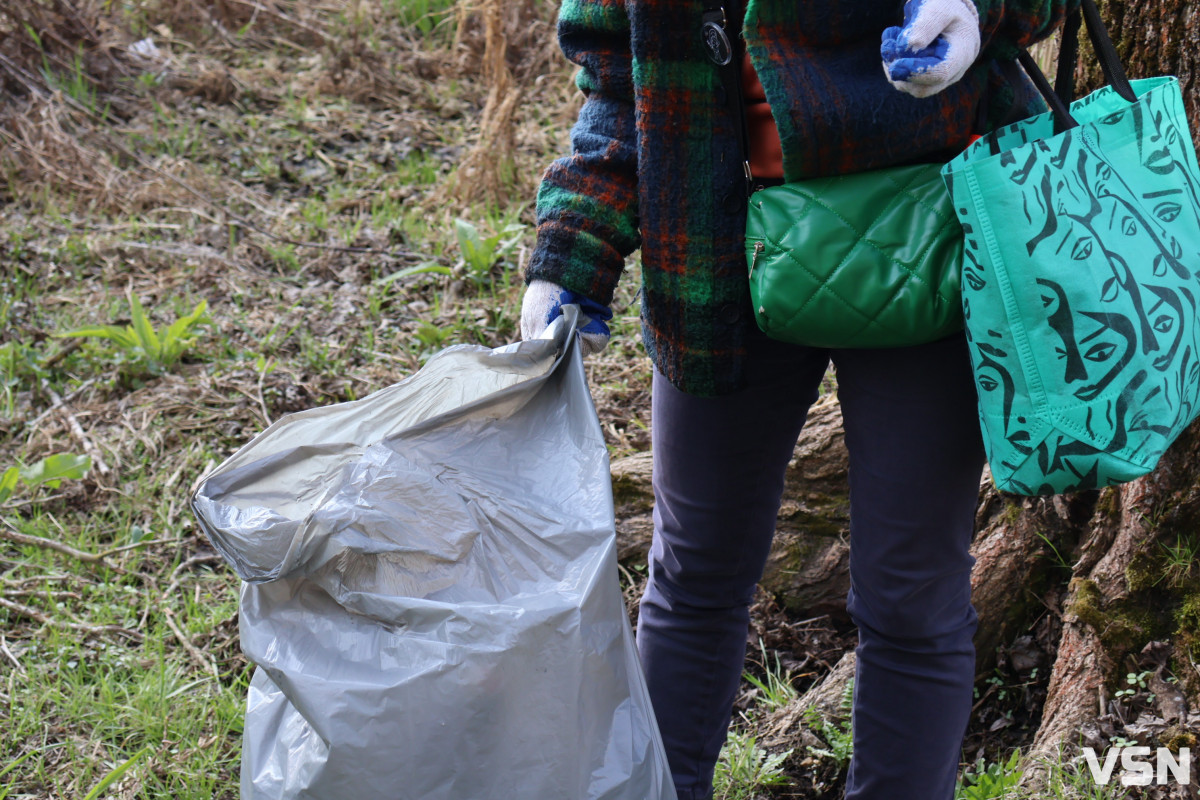 У Луцьку стартувала загальноміська толока: прибирають парки та заповідні зони