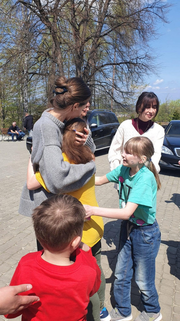 Анджеліна Джолі провідала дітей у реабілітаційному центрі на Львівщині