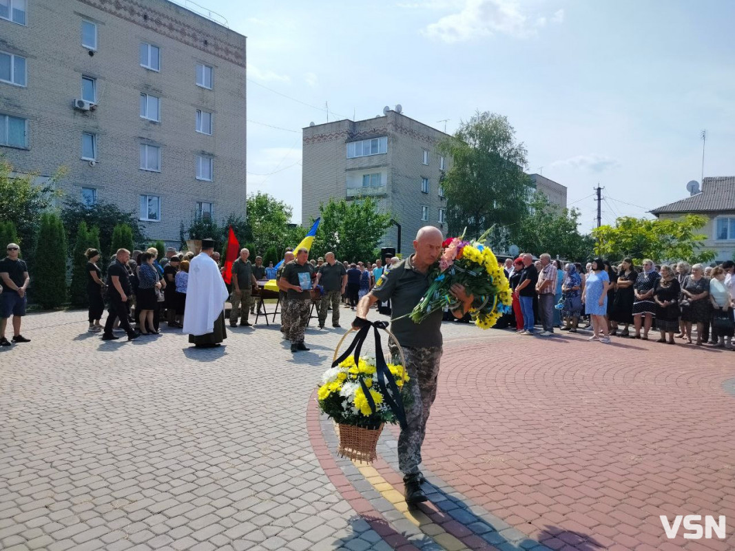 До останнього подиху був вірний присязі: на Волині попрощалися з Героєм Володимиром Охримчуком