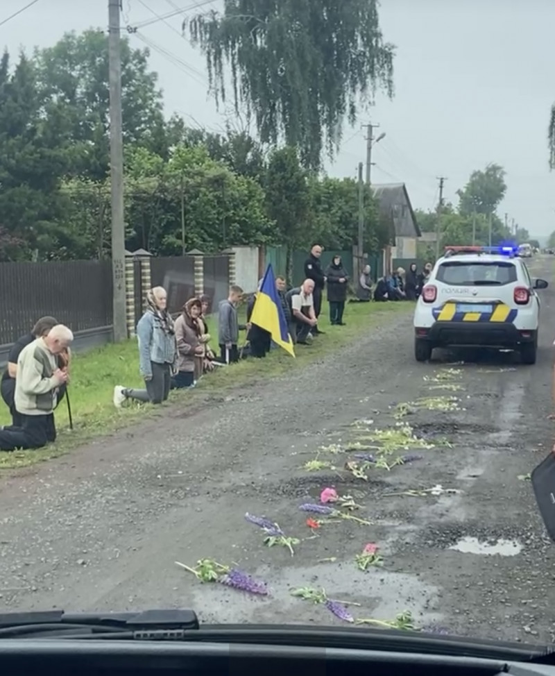Довга дорога додому: на Волинь «на щиті» повернувся Герой Дмитро Лехів, який загинув понад рік тому