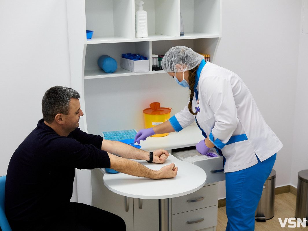 У центрі Луцька відкрили медичну лабораторію «ДІЛА»