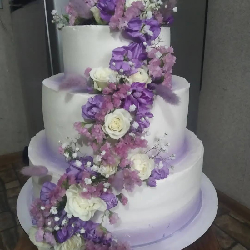 Майстриня з Волині пече короваї, які замовляють по всій Україні та за кордоном