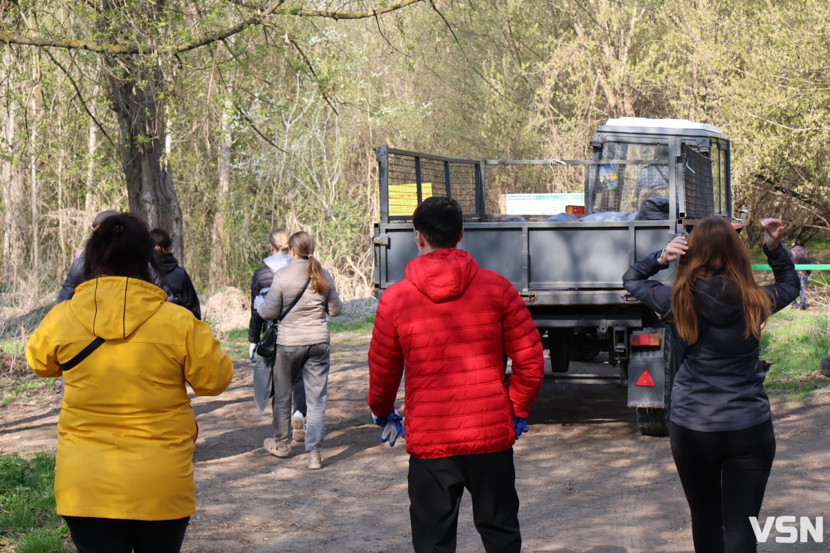 У Луцьку стартувала загальноміська толока: прибирають парки та заповідні зони