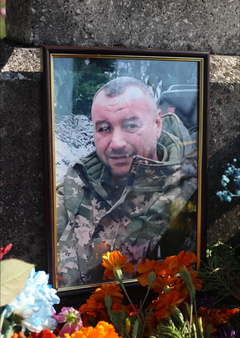 Загинув через місяць після дня народження: у Луцькому районі попрощались із полеглим Героєм Олегом Карпюком