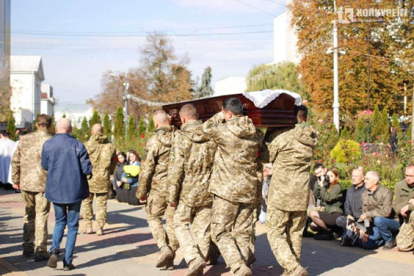 Назавжди 37-річний: у Луцьку попрощалися із Героєм Олександром Мартинюком