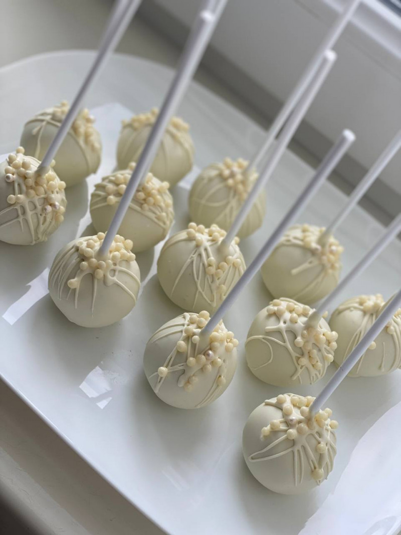 Спочатку пекла для своїх, а потім з'явилося багато клієнтів: історія кондитерки, коровайниці і пекарки з Волині