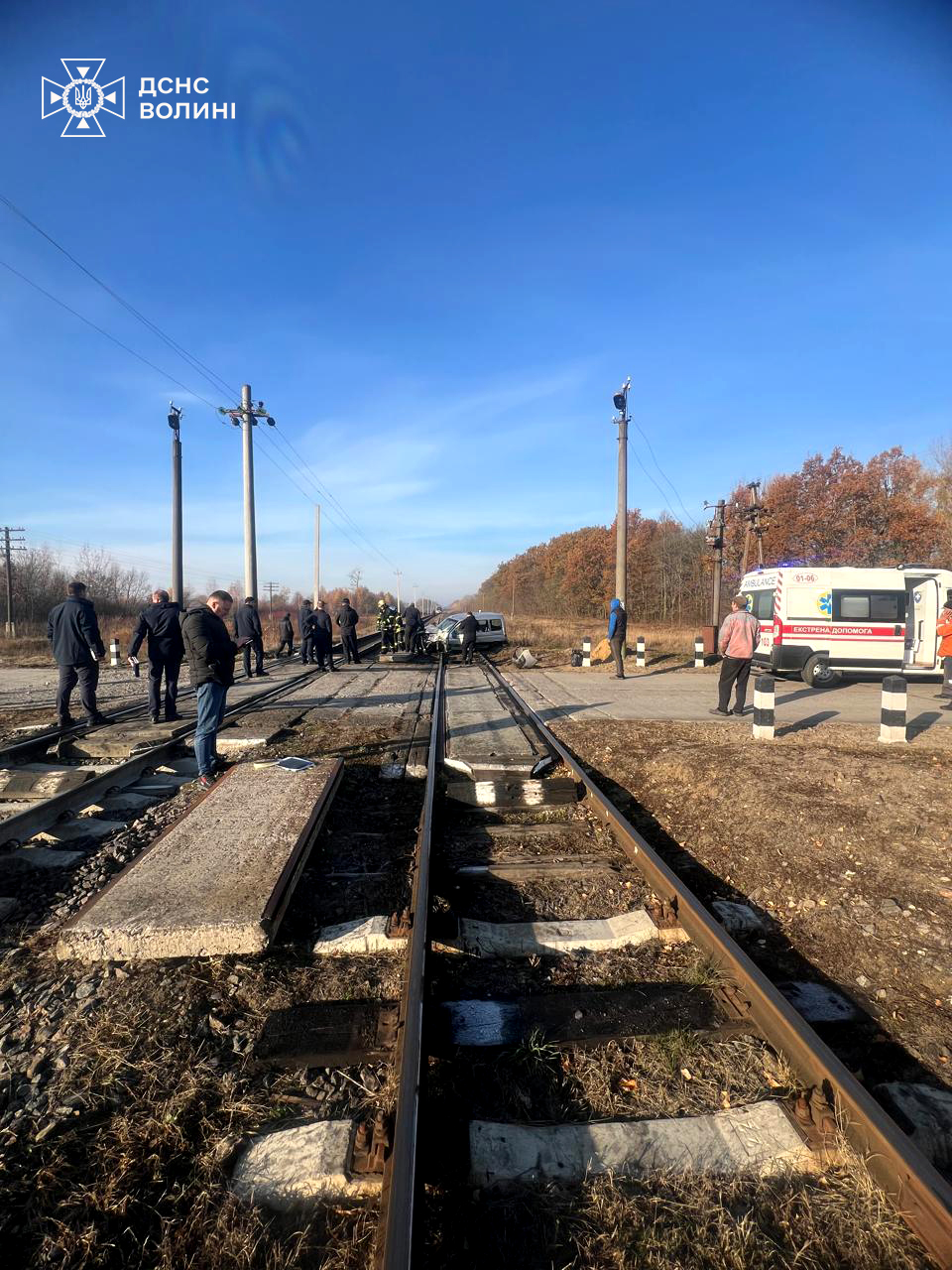 На Волині автомобіль з людьми потрапив під потяг: що відомо