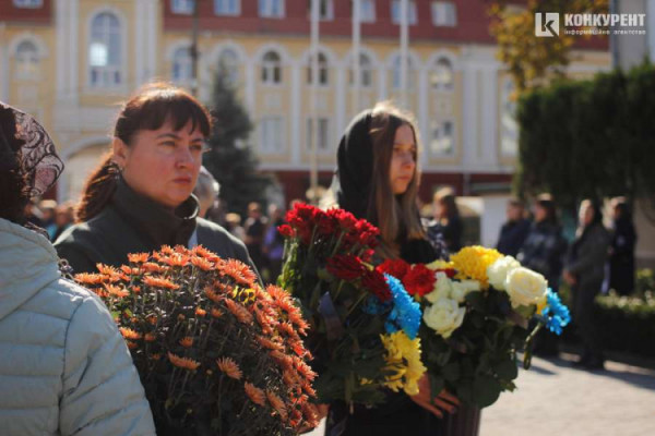 Назавжди 37-річний: у Луцьку попрощалися із Героєм Олександром Мартинюком