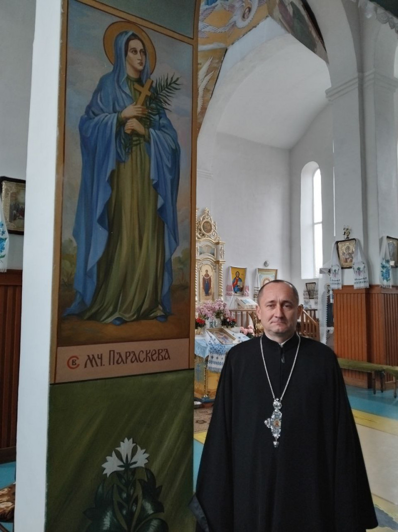 Під час кожного богослужіння моляться за воїнів: отець Роман 25 років є духовним наставником у храмі Луцького району