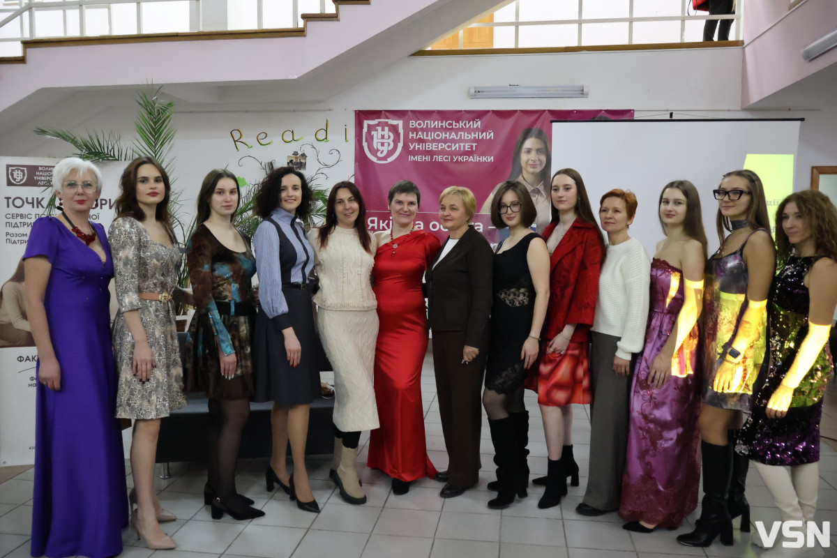 «Намальована надія»: ветеранка війни з Луцька презентувала колекцію суконь