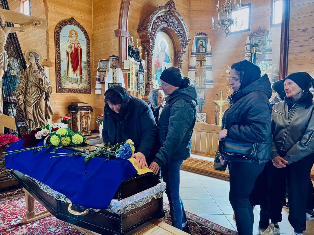 Вісім днів не дожив до 47-річчя: волиняни попрощалися із захисником Олександром Решетюком