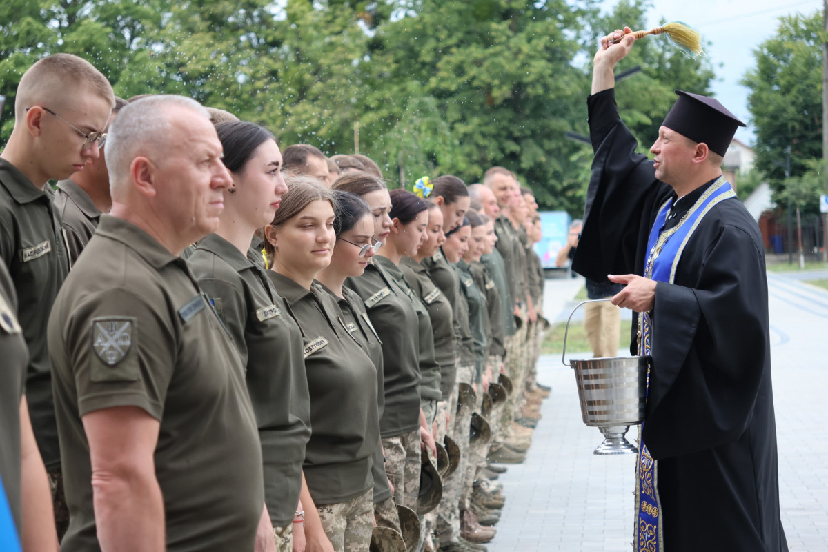 Служити Україні: курсанти волинського вишу склали військову присягу